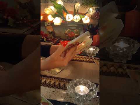 Видео: Мужчина увидел кто с ним рядом