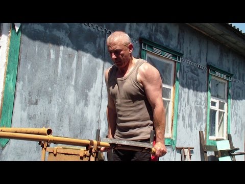 Видео: Как научиться отжиматься на брусьях