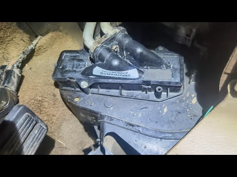 Видео: ВОЯДЖЕР 3 замена РАДИАТОРА ПЕЧКИ