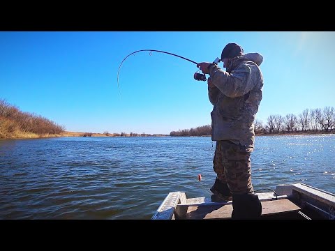 Видео: Вот это я попал на весенний клёв. САЗАН, СОМ, СУДАК. Самодельная приманка. Первая рыбалка весной.