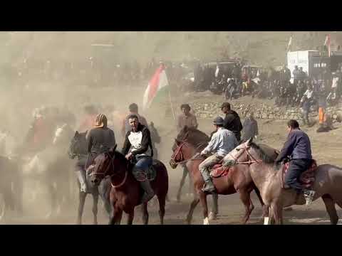 Видео: Баромади аспи ҲоҷиҶалолуддин Шарифов.   Дар майдони Дарғ асп бо номи "тико"