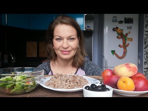 Видео: МУКБАНГ ГРЕЧКА С ТУШЕНКОЙ САЛАТ МАСЛИНЫ ФРУКТЫ/MUKBANG HALK FAMILY ЕДА ОБЖОР