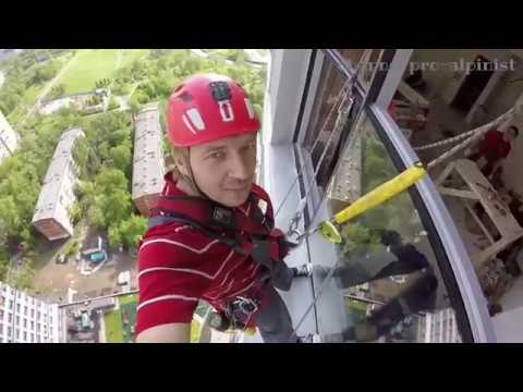 Видео: Во время монтажа окон поднялся штормовой ветер 27 этаж