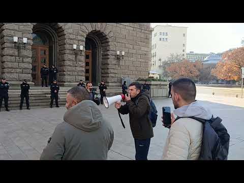 Видео: Росен Миленов на протест "Да засипем Парламента с боклука на Столицата ни" в гр. София