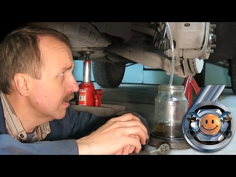 Видео: КАК ОДНОМУ ПРОКАЧАТЬ ТОРМОЗА. Все СПОСОБЫ замены тормозной жидкости (dzen.ru/garage_6)