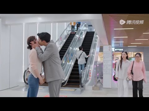 Видео: XinQi ревнует и целует MinHui на публике: «Ты принадлежишь только мне»