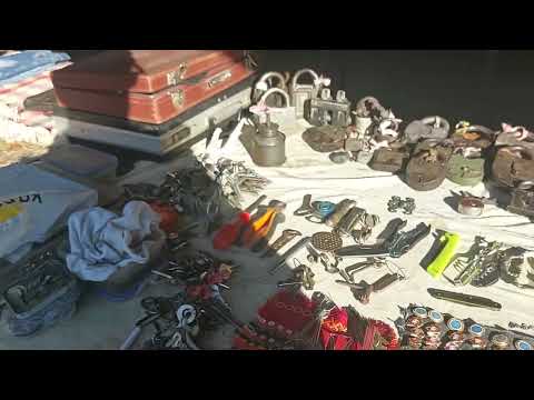 Видео: Блошиный Рынок в Тбилиси - Старые Советские Вещи