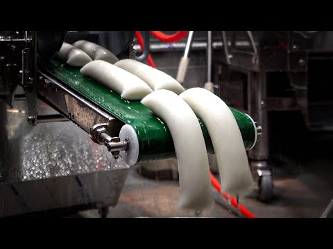 Видео: Ттокпокки, приготовленный из свежесделанных рисовых лепешек