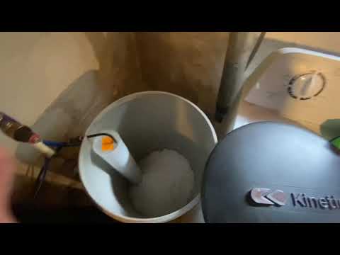 Видео: Общее обслуживание и ремонт умягчителя воды Kinetico
