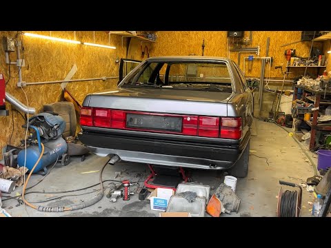 Видео: Audi 100 S743 turbo quattro покраска в гараже, сборка салона аквапрнт на панель, мои ошибки