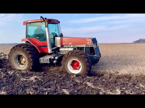 Видео: Трактор 🚜 БІЗОН 4x2, плуг 5к не відчуває👍де 7 корпусний❓🤣