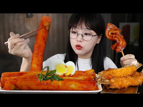 Видео: АСМР ЕДА ОСТРЫЕ ТОКПОККИ И ЖАРЕНЫЕ КРЕВЕТКИ | MUKBANG