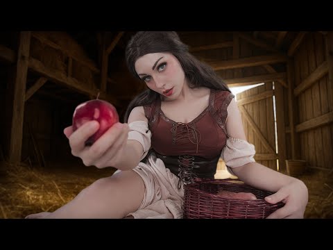 Видео: Ты спала в моём амбаре… Фермерская девчонка заботится о тебе 🍎 ASMR Ролевая игра