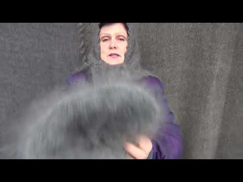 Видео: Три новых пуховых платочка из козьего пуха ручной работы, а так же пуховые носки и варежки.