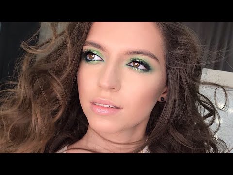 Видео: GREEN MAKEUP 💚 Зелёный макияж. Макияж для зелёных глаз