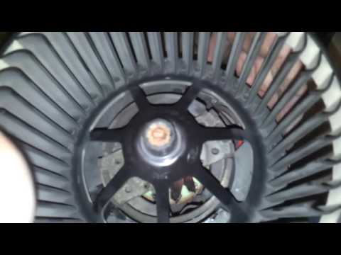 Видео: Форд Транзит Коннект.Как снять моторчик отопителя салона.( вентилятор печки)