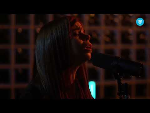 Видео: Балакирева Александра - "За миллион дорог", саундтрек из аниме "Красавица и дракон"