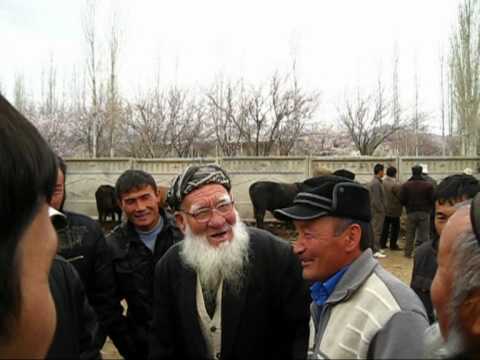 Видео: Баткен мал базары 2010 жыл / Cattle Bazaar (Batken Kyrgyzstan)