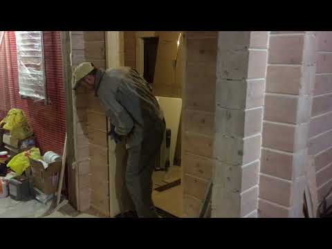 Видео: Устанавливаю окосячку в дверной проём