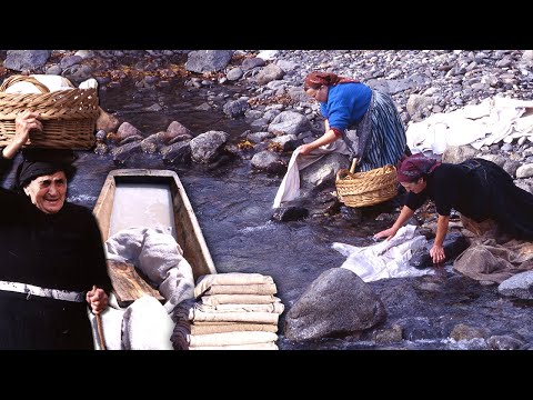 Видео: Стирка одежды в реке и использование золы для уборки. Вот как раньше выглядела стирка