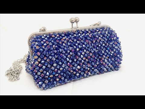 Видео: Сумка из стеклянных бусин на фермуаре
