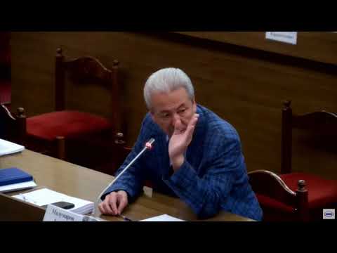 Видео: Мадумаров менен кагаздан окуп "кайым айтышкан" депутаттын видеосу