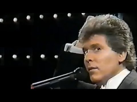 Видео: Raphael en Viña del Mar (Dos noches - completo). 1987 (Рафаэль) viva-raphael.com