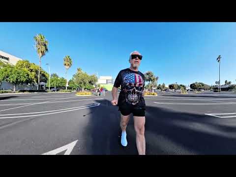 Видео: Spirit Halloween 360 видео магазин праздник Halloween костюмы декор жизнь в Америке Калифорния США