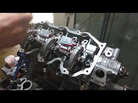 Видео: #NISSAN#TERRANO1#WD21#VG30 9я часть сборка мотора. Гбц. Установка распределительной системы.