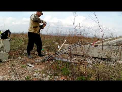 Видео: РАЗБИВАЮ СТАРЫЕ  БАЛКИ , ДОБЫВАЮ АРМАТУРУ !