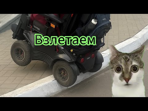 Видео: Борьба за пандус: как я добираюсь в банк на электроколяске ♿️