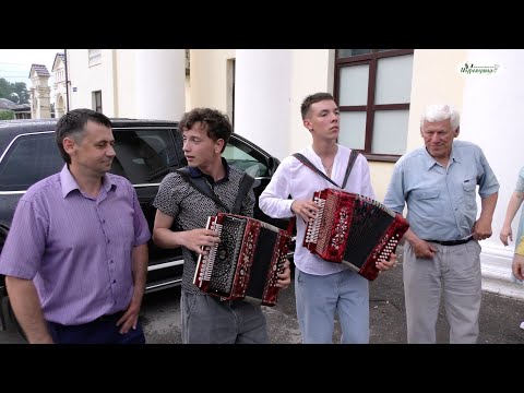 Видео: МОЛОДЫЕ ТАЛАНТЛИВЫЕ ГАРМОНИСТЫ-ИЛЬЯ ХВАТКОВ И ЗАХАР СУРОВЦЕВ! Пой гармонь,  песня русская слышна!