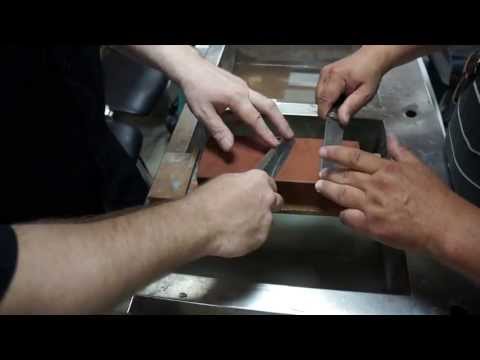 Видео: Как заточить ножи на водных камнях 2/2