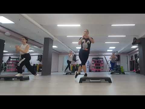 Видео: СТЕП АЭРОБИКА ЦЕЛАЯ ТРЕНИРОВКА / STEP AEROBICS / ЛЁГКАЯ СВЯЗКА