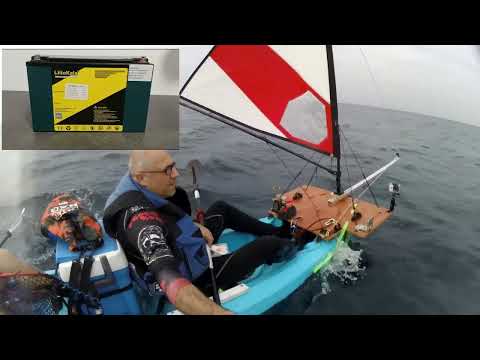 Видео: Каяк с парусом Falcon и мотором KEDEAN ⚡ Выход в открытое море с другом