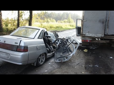 Видео: Аварии на реальных событиях vs и в ваз краш тес 2!