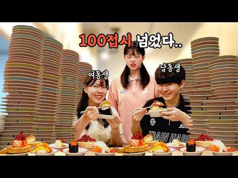 Видео: Младшие братья строят башню тарелками😱 Остатки с банковской книжки исчезают 🍣 Суши eating show