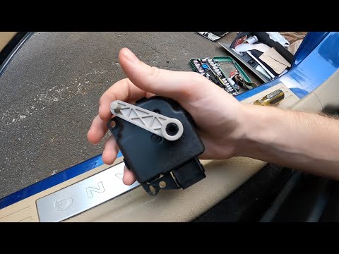 Видео: Замена привода размораживающей заслонки Mustang 05-09 (зависает в режиме размораживания и щелкает...