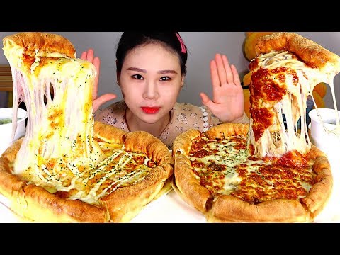 Видео: Чикагская пицца с сыром и Чикагская пицца Bulgogi с дополнительным сыром Мукбанг, едят звук