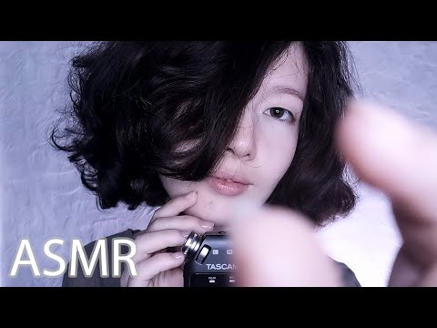 Видео: АСМР звуки рта и поцелуи💋дыхание, движения рук👐 | ASMR mouth sounds and kisses 💋 hand movements 👐