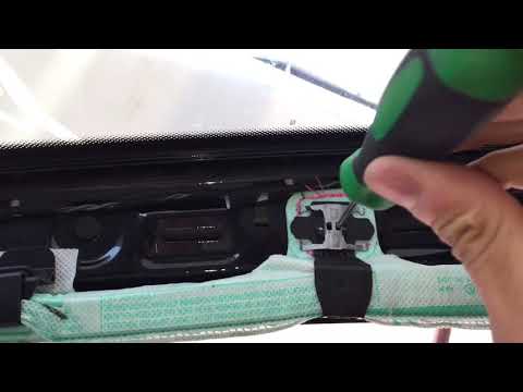 Видео: Golf 7. Снять ручки потолка,подушку шторку.