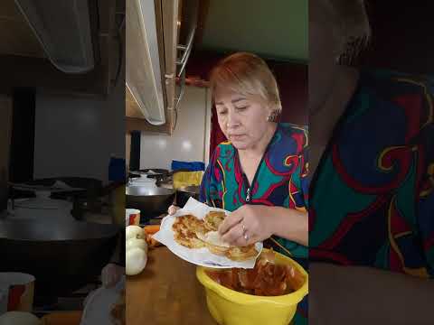 Видео: ПЫШНЫЕ ОЛАДЬИ НА КЕФИРЕ РЕЦЕПТ ОТ ЗРИТЕЛЯ ГОТОВЛЮ В ПРЯМОМ ЭФИРЕ,