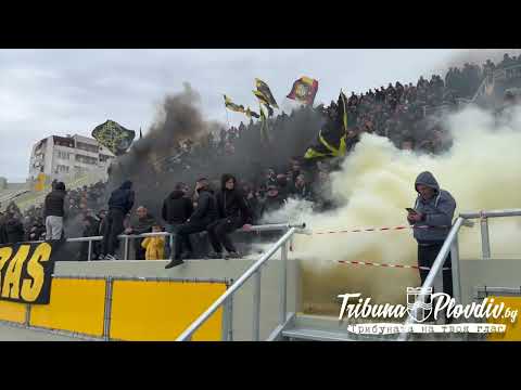 Видео: Брутална атмосфера! Близо 3000 бултраси посрещнаха Ботев на Колежа след 9 години чакане