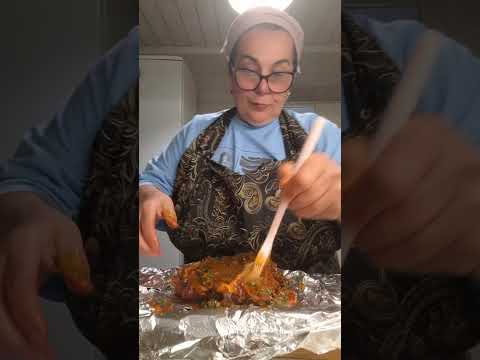 Видео: МЯСО В ДУХОВКЕ С ВЕЛИКОЛЕПНЫМ ГАРНИРОМ.