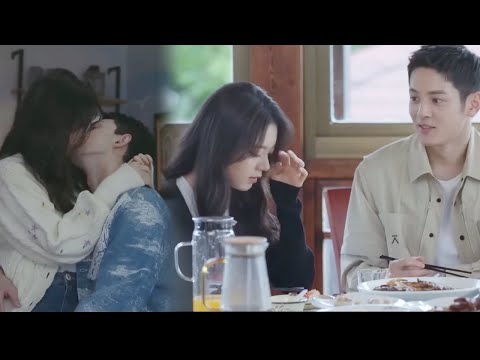 Видео: Увидев, как его соперница в любви ест с Инго, Линь Иян приревновал ее и безумно поцеловал ее.