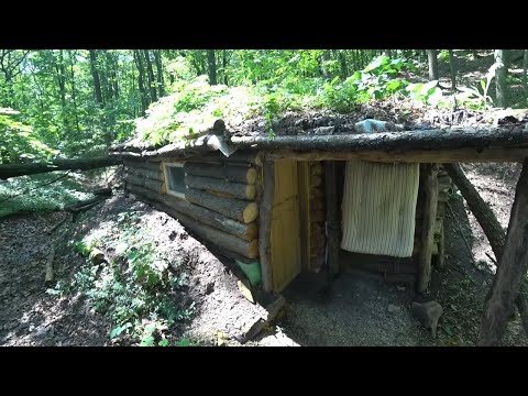 Видео: Непредвиденная ночевка в лесу без палатки. Новая печь у землянки.