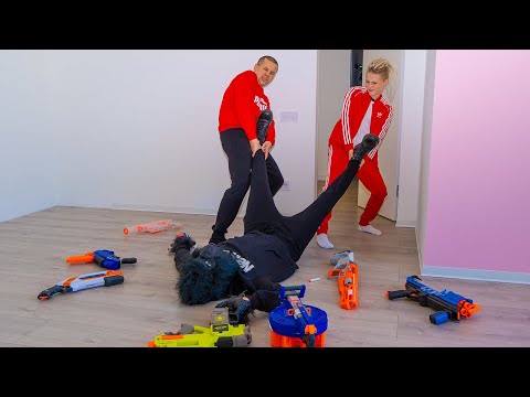 Видео: Nerf-GUN. Он ДЫШИТ...НЕ равное сражение.He is still BREATHING.