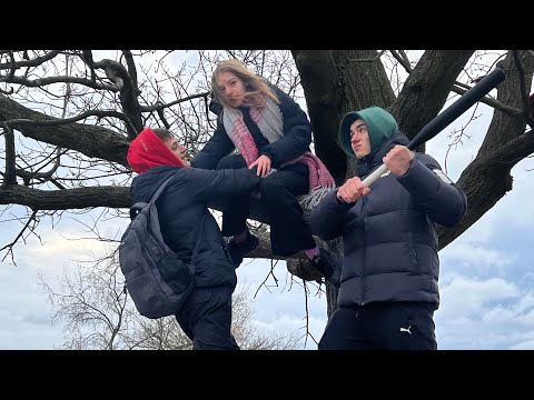 Видео: ВИТЯ БРОСИЛ ЛЕРУ НА ДЕРЕВЕ! ПАША СПАС!))