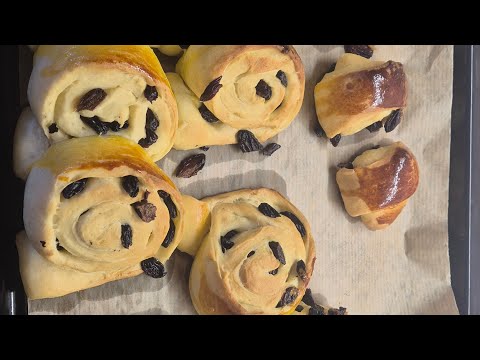 Видео: Булочки с изюмом.