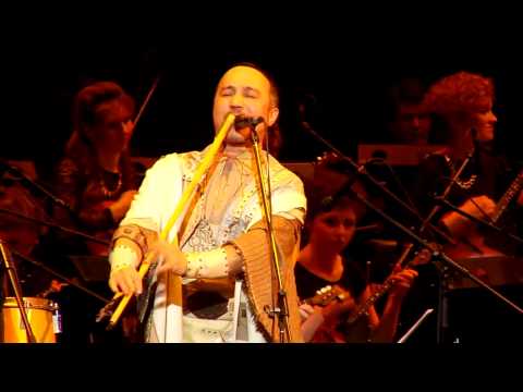 Видео: Роберт Юлдашев, ансамбль «Курайсы» и оркестр «Терема» - «Легенда о журавлях»